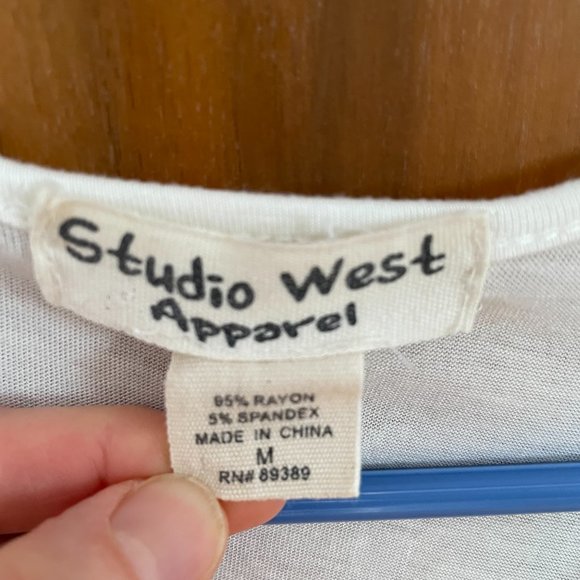 Cream Lace Overlay tank. Size Medium. - Picture 4 of 6